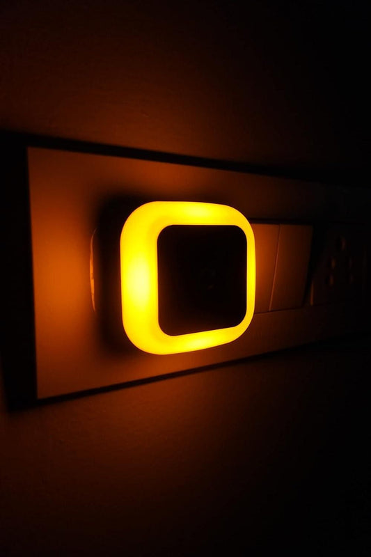 LED Night Lights, Plug into Wall Night Light Lamp , 3000K 0.5W Dusk to Dawn Sensor, Plug in Nightlights Auto-On/Off for Bedroom, Bathroom, Kitchen, Stairs, Hallway Smart Home Warm White